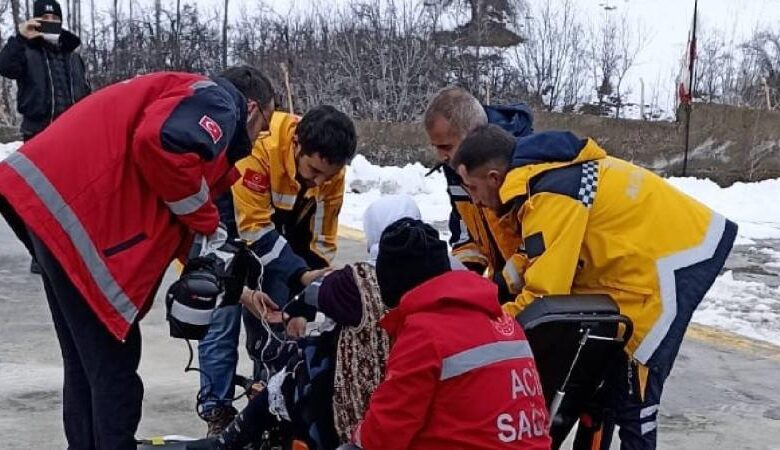 göğüs ağrısı şikayeti olan hasta ambulans helikopterle hastaneye ulaştırıldı göğüs ağrısı şikayeti olan hasta ambulans helikopterle hastaneye ulaştırıldı