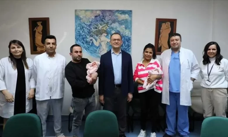 anne karnında yapılan operasyonla i̇kizler hayata tutundu anne karnında yapılan operasyonla i̇kizler hayata tutundu