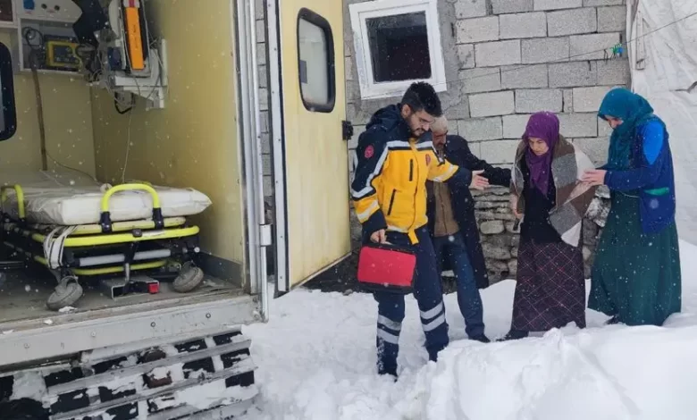 sağlık ekipleri, mahsur kalan hamile kadın i̇çin seferber oldu sağlık ekipleri, mahsur kalan hamile kadın i̇çin seferber oldu
