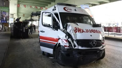hasta almaya giden ambulans kaza yaptı: 2 sağlık çalışanı yaralı