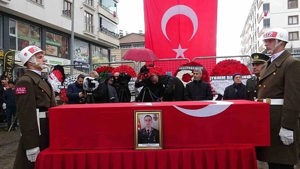 şehit tabip teğmen hulusi elçi son yolculuğuna uğurlandı