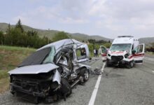 ambulans ile hafif ticari araç çarpıştı: 1'i ağır 6 yaralı