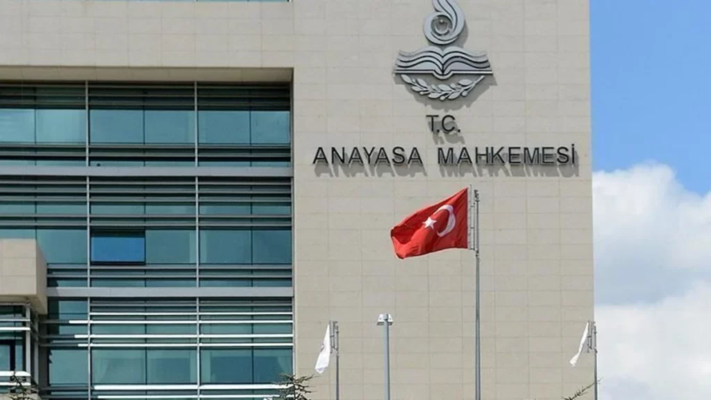 Anayasa Mahkemesinden 657 Sayılı Kanunun İki Maddesine İptal Kararı