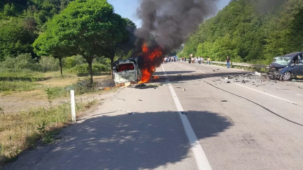 Feci Trafik Kazasında 2'si Doktor 4 Kişi Hayatını Kaybetti