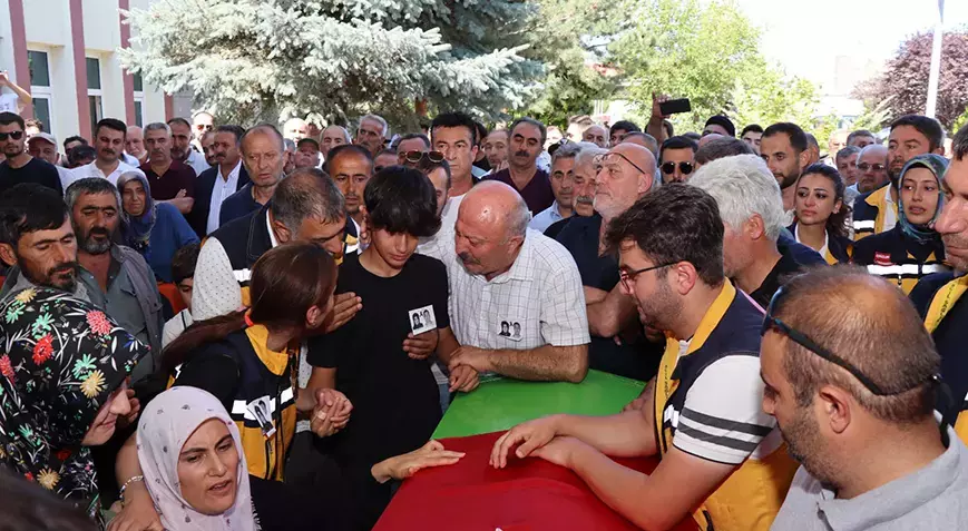 Trafik Kazasında Hayatını Kaybeden Sağlıkçılar Son Yolculuğuna Uğurlandı