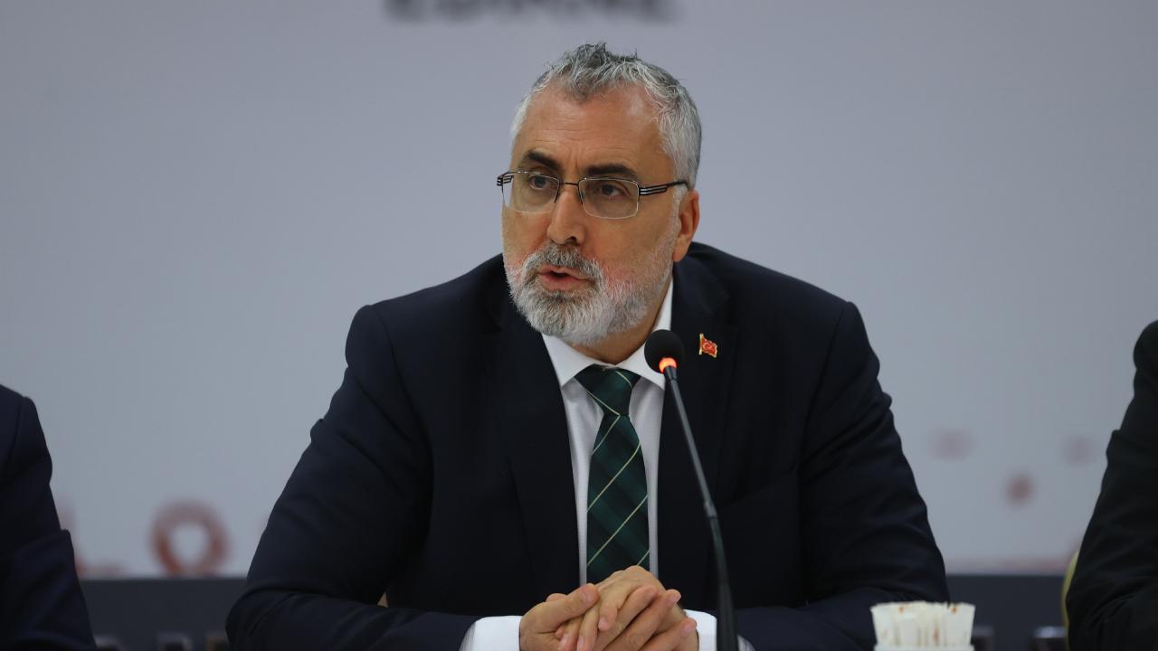 Bakan Işıkhan: "SGK'ye Olan Prim Borçlarının Bir An Önce Tahsil Edilmesi Gerekiyor"