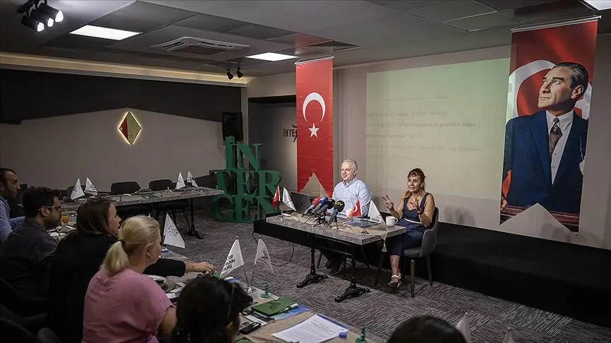 Doç. Dr. Gülay Ceylaner, bebeklerin topuğundan alınan bir damla kanla