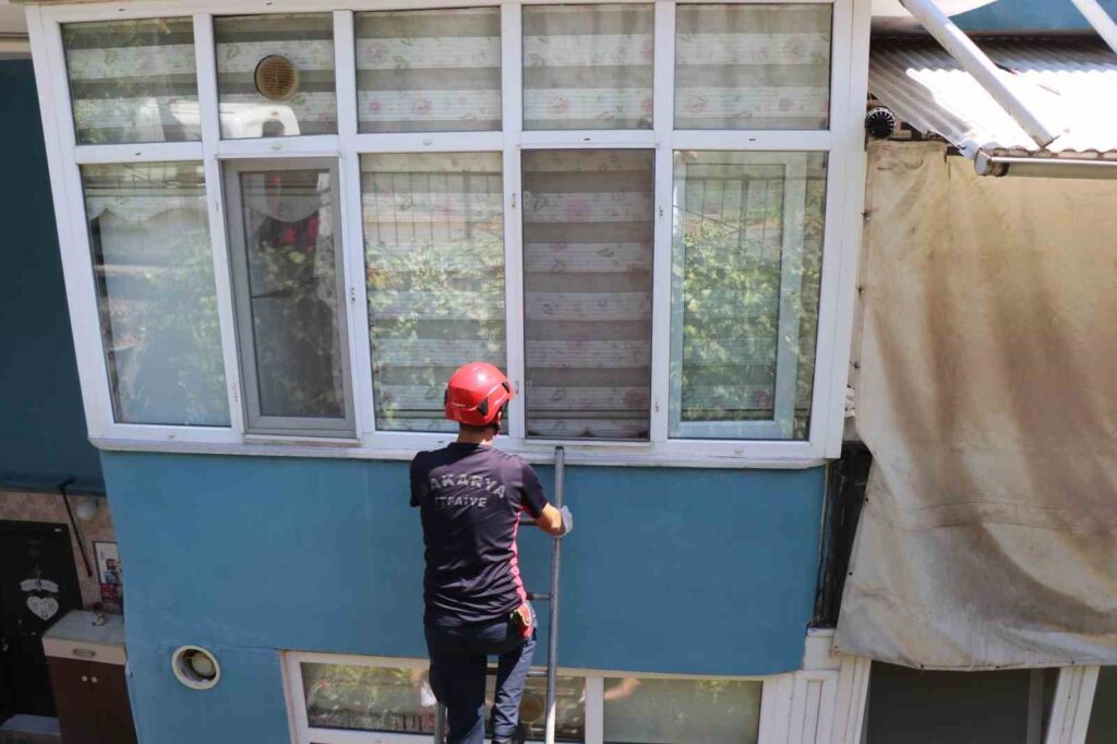 Hemşirenin Nöbet Sonrası Uykusu Ekipleri Harekete Geçirdi Hemşirenin Nöbet Sonrası Uykusu Ekipleri Harekete Geçirdi