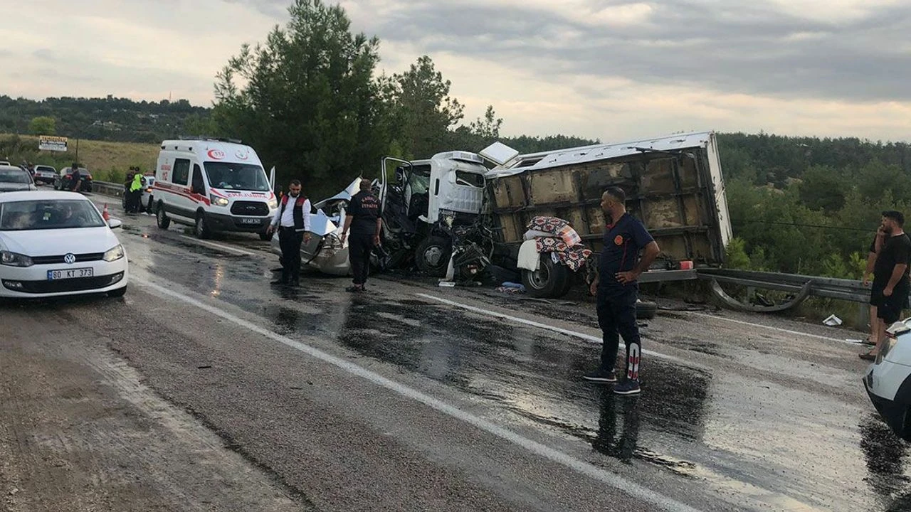 Trafik Kazası: Sağlık Personeli Baba ile Kız Hayatını Kaybetti, Anne ve Oğul Yaralandı