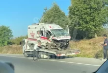 ambulans kazasında dehşet: sağlık çalışanları ağır yaralı