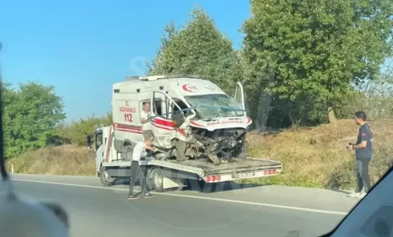 ambulans kazasında dehşet: sağlık çalışanları ağır yaralı