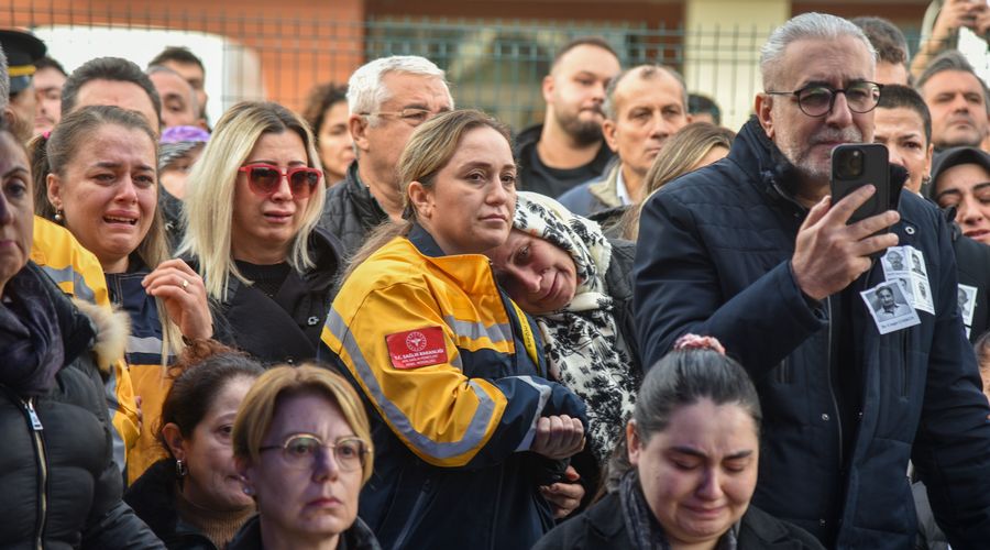 helikopter kazasında hayatını kaybeden sağlık çalışanları i̇çin hüzünlü tören