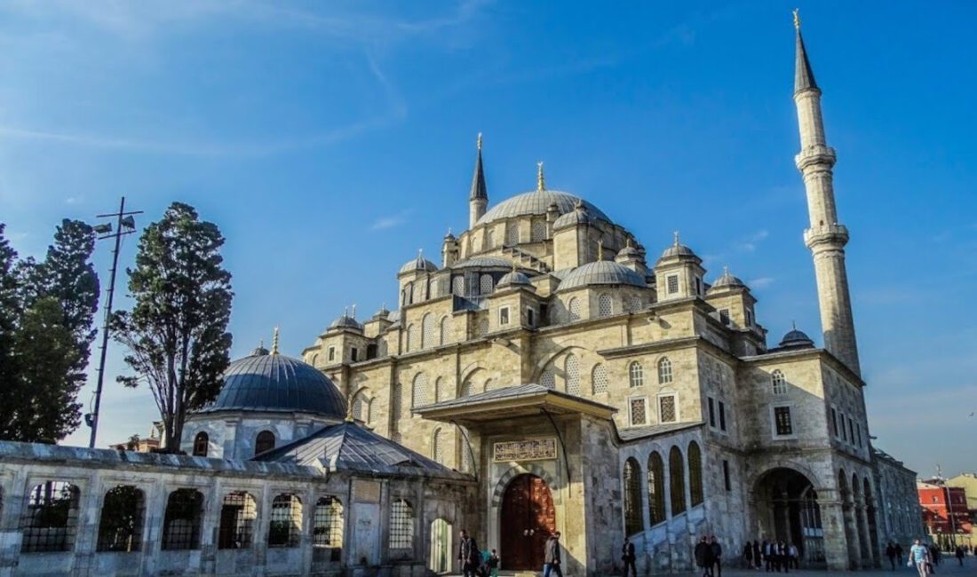 İstanbul Valiliği, kamu çalışanlarının cuma namazına gitmesiyle ilgili farklı uygulamalara