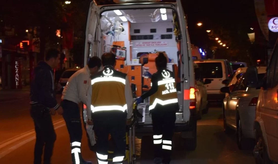 Malatya’nın Yeşilyurt ilçesinde ambulans ile otomobilin karıştığı kazada bir sağlık
