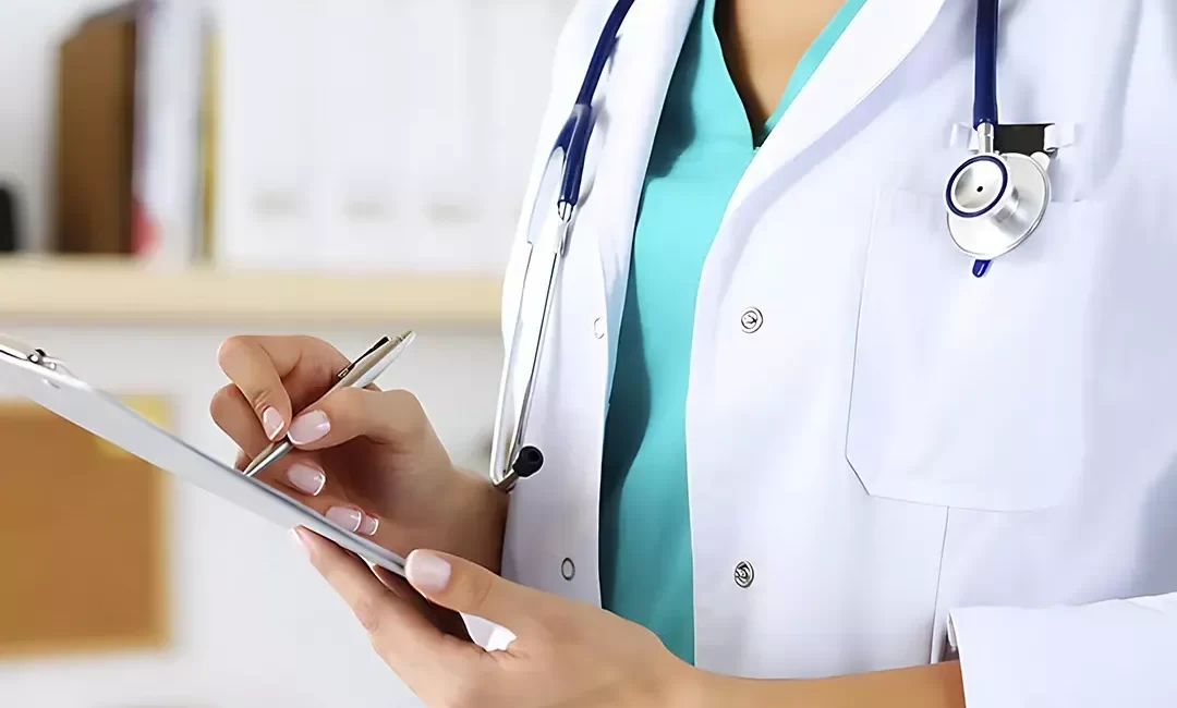 Sağlık Bakanlığı, özel hastaneler ve vakıf üniversitesi hastanelerinde çalışan doktorları