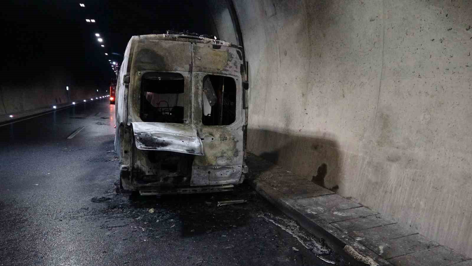 Assos Tüneli'nde Seyir Halindeki Ambulans Alev Aldı