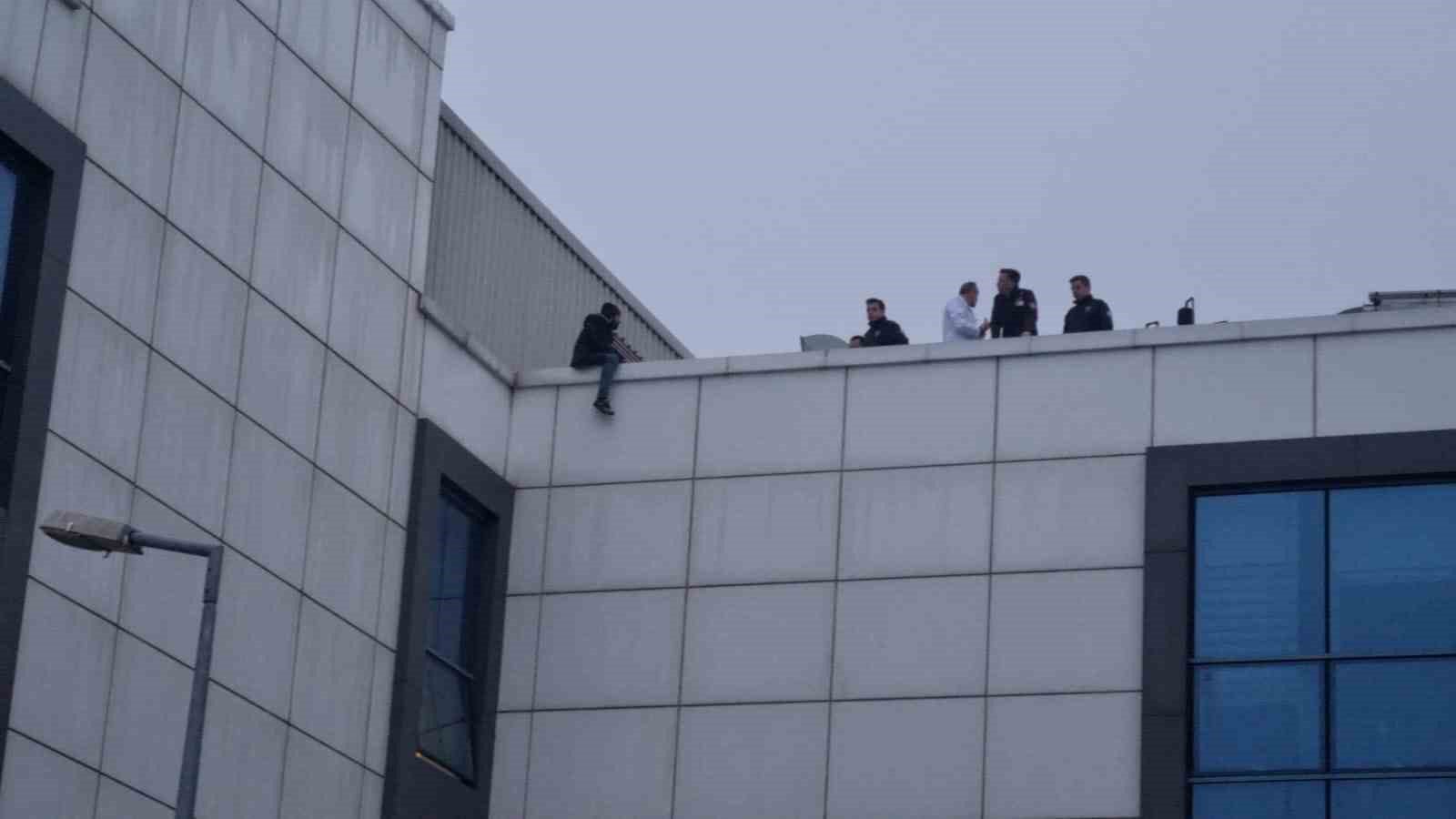 Hastane Çatısında Can Pazarı: Ekipler Harekete Geçti Hastane Çatısında Can Pazarı: Ekipler Harekete Geçti