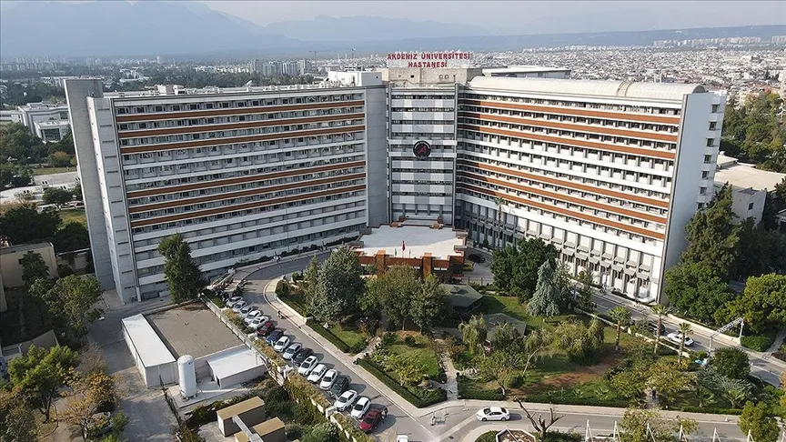 Antalya’daki Akdeniz Üniversitesi Hastanesi’nde 26 Mart 2025 tarihinde B blokta