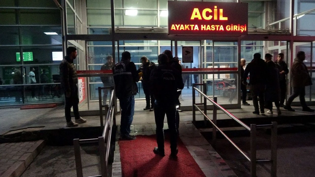 Hastane Acilinde Silahlı Çatışma: 3 Kişi Yaralandı