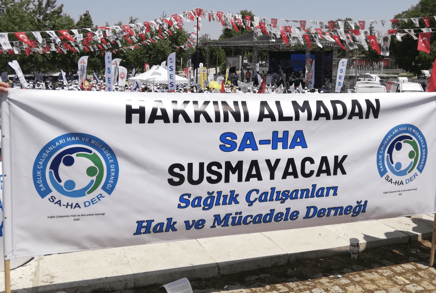 SAHADER Başkanı Aktürk: "O Koltuklarda Neden Oturuyorsunuz?"