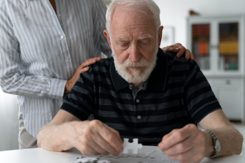 Alzheimer Hastalığı: Tanı, Tedavi, Bakım ve Uzun Dönem Yönetim Rehberi