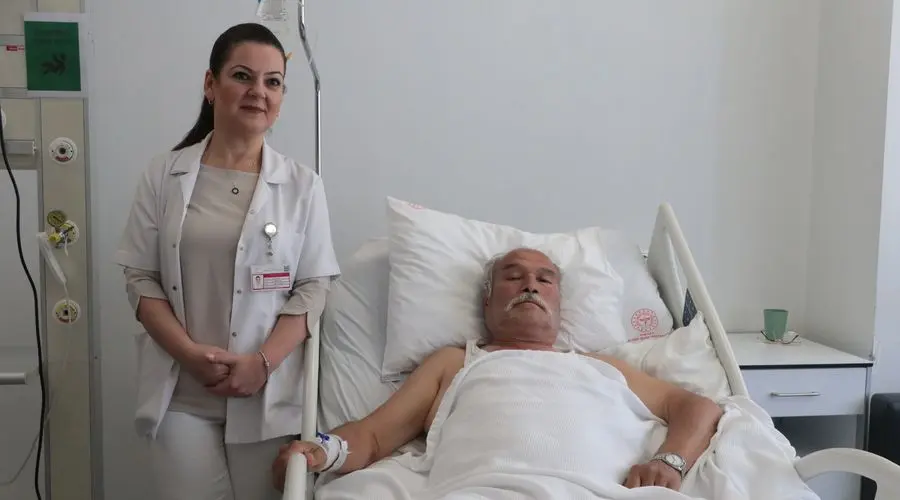 Ankara'da yaşayan emekli Ertuğrul Yıldırım, 28 Mayıs'ta evde gezdiği sırada
