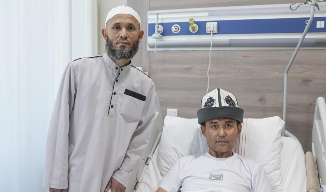 Hepatit B'ye bağlı karaciğer yetmezliği nedeniyle uzun süredir tedavi gören