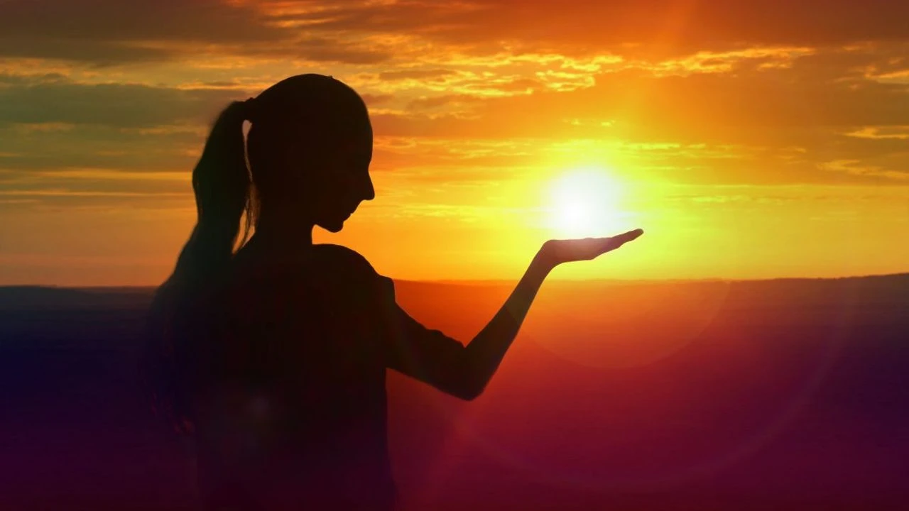 Uzun Süre Güneşe Maruz Kalmak Cildi Yaşlandırıyor Uzun Süre Güneşe Maruz Kalmak Cildi Yaşlandırıyor