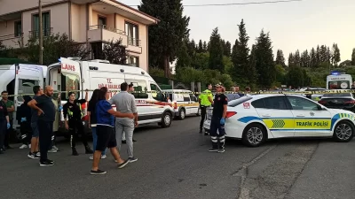 Kocaeli’nin Karamürsel ilçesinde, devlet hastanesi önünde silahlı saldırıya uğrayan baba