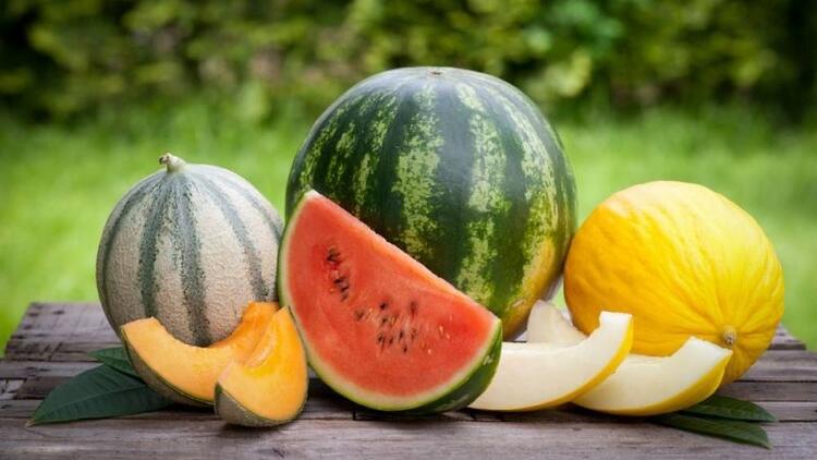 Yazın vazgeçilmez lezzetlerinden karpuz ve kavun, yeterince hijyenik koşullarda hazırlanmadığında
