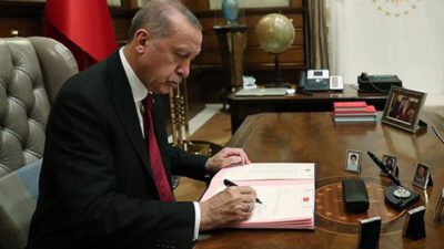 Cumhurbaşkanı Recep Tayyip Erdoğan’ın imzasıyla yayımlanan kararlara göre birçok kurumda