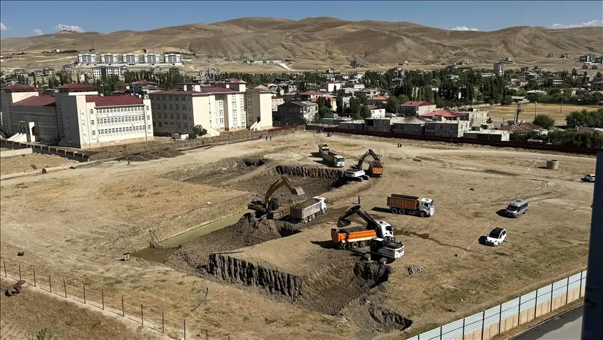 Van’da hem kent sakinlerine hem de çevre illerden gelecek hastalara