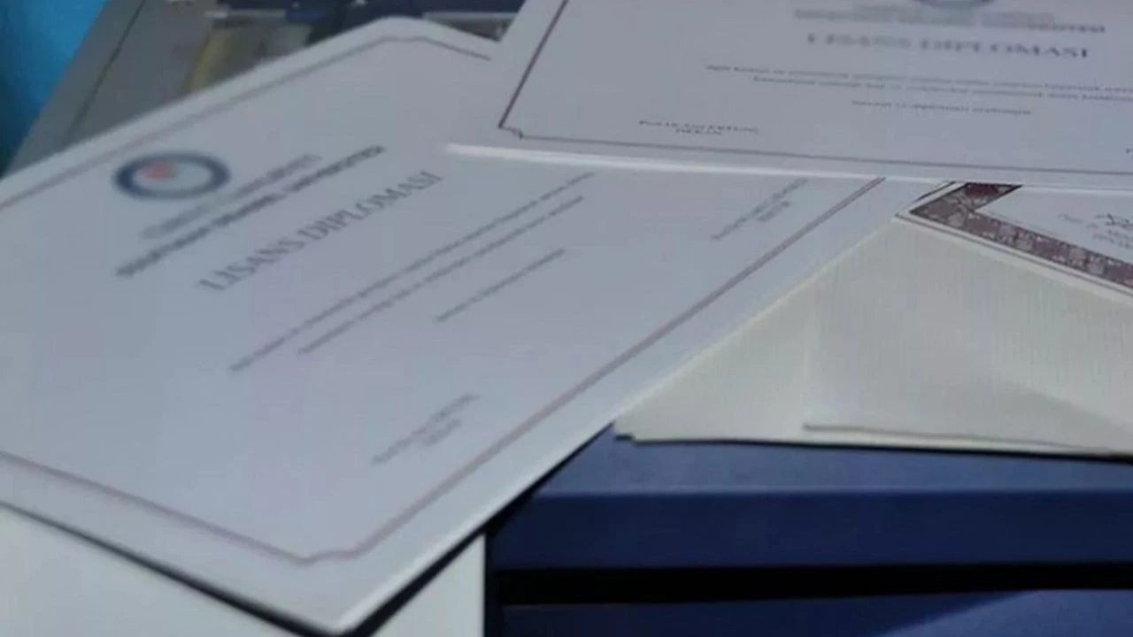 Sahte Diploma Tuzağı: Dolandırıldılar, Şikâyet Ederken Bir de 'Mağdur' Oldular Sahte Diploma Tuzağı: Dolandırıldılar, Şikâyet Ederken Bir de 'Mağdur' Oldular
