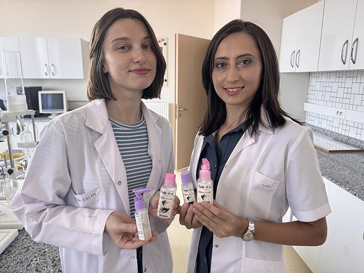 Dutun Mucizesi: Akademisyenlerden Göz Çevresi Şampuanı Dutun Mucizesi: Akademisyenlerden Göz Çevresi Şampuanı