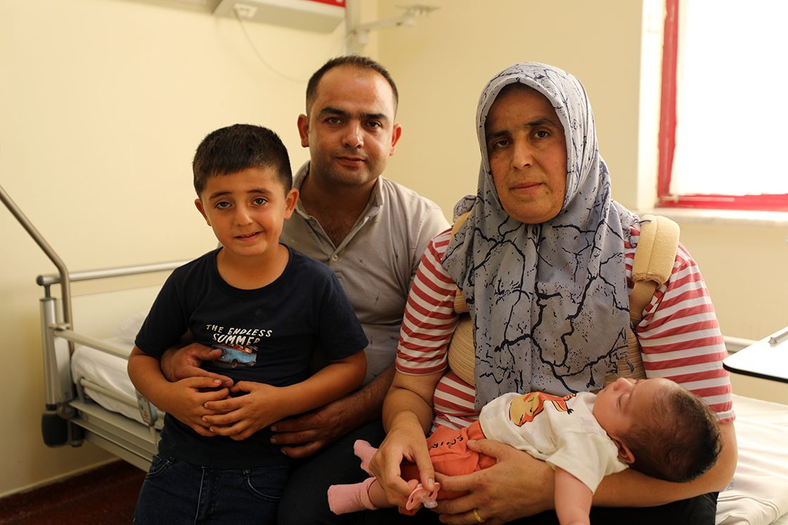 Doğum Sırasında Aortu Yırtıldı: Önce Bebeğini Doğurdu, Sonra Kalp Ameliyatıyla Hayata Tutundu Doğum Sırasında Aortu Yırtıldı: Önce Bebeğini Doğurdu, Sonra Kalp Ameliyatıyla Hayata Tutundu