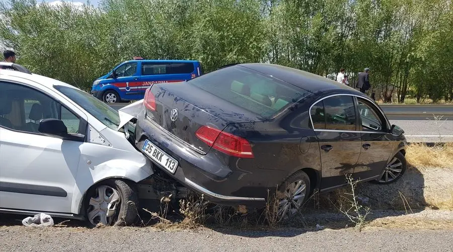 Ağrı’nın Tutak ilçesinde meydana gelen trafik kazasında İl Sağlık Müdürü