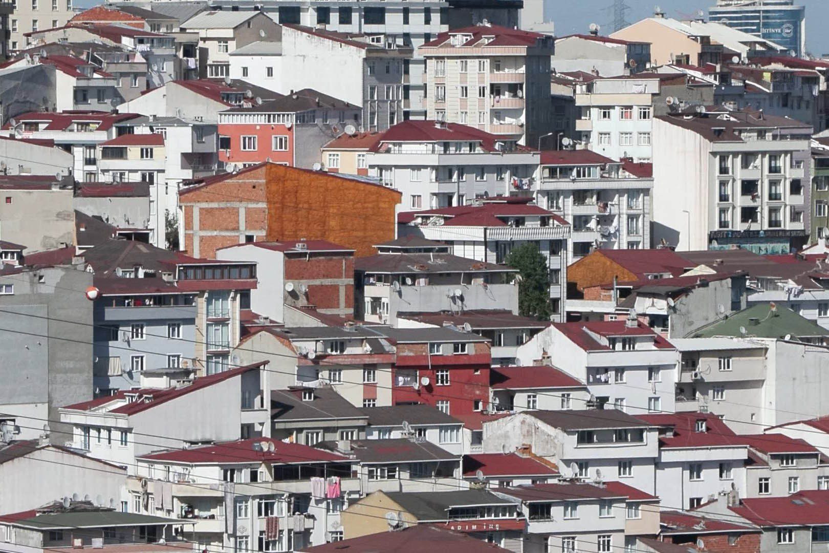 Sağlıkçılar Büyükşehirlerde Barınma Krizinde: Maaşın Yarısı Kiraya Gidiyor Sağlıkçılar Büyükşehirlerde Barınma Krizinde: Maaşın Yarısı Kiraya Gidiyor