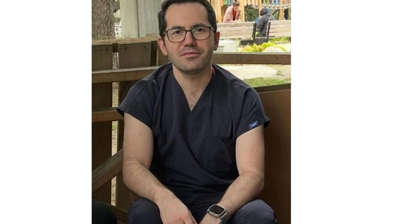 Nöbette Hayatını Kaybeden Sağlık Teknikeri Burak Sarı Son Yolculuğuna Uğurlandı Nöbette Hayatını Kaybeden Sağlık Teknikeri Burak Sarı Son Yolculuğuna Uğurlandı