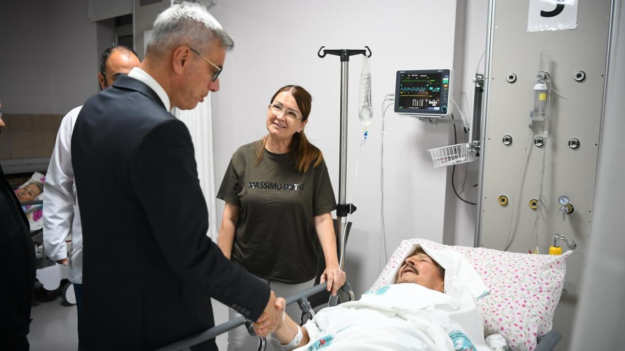 Bakan Memişoğlu’ndan Depremzedelere Ziyaret: “Acil Şifalar Diliyorum” Bakan Memişoğlu’ndan Depremzedelere Ziyaret: “Acil Şifalar Diliyorum”