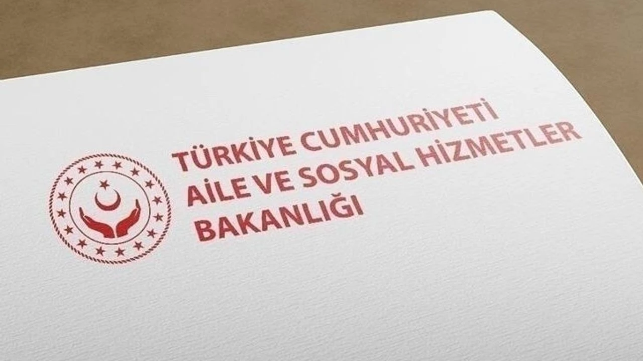 Aile ve Sosyal Hizmetler Bakanlığında Bazı İşçiler Sözleşmeli Kadroya Geçiyor Aile ve Sosyal Hizmetler Bakanlığında Bazı İşçiler Sözleşmeli Kadroya Geçiyor