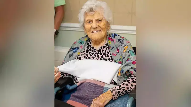 İngiltere’nin Surrey bölgesinde yaşayan Ethel Caterham, dünyanın en yaşlı insanı