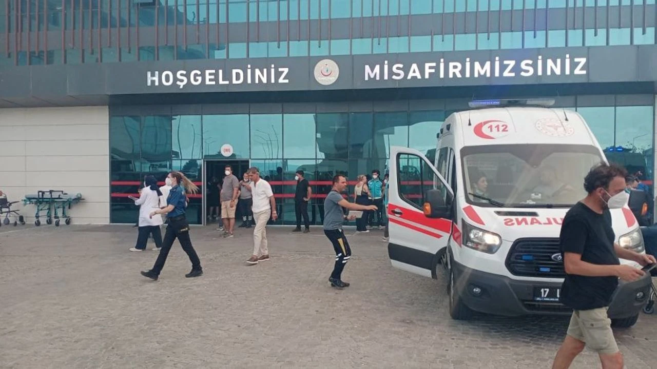 Çanakkale’de Orman Yangını: Mehmet Akif Ersoy Hastanesi Tahliye Ediliyor Çanakkale’de Orman Yangını: Mehmet Akif Ersoy Hastanesi Tahliye Ediliyor