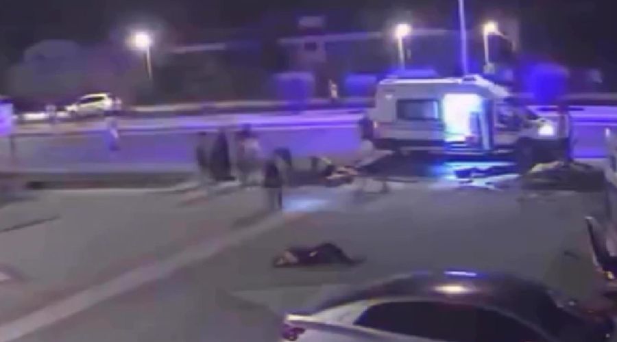 Balıkesir’in Edremit ilçesinde sabah saatlerinde meydana gelen trafik kazasında, kaldırıma