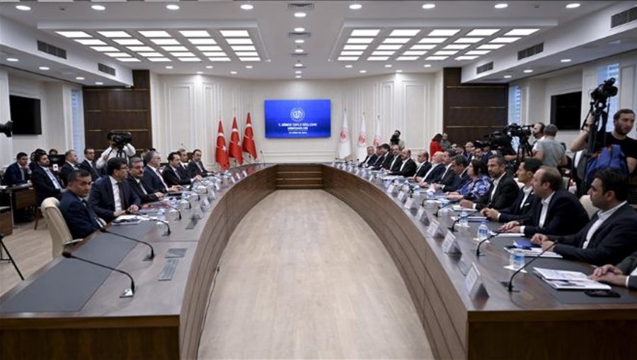 Yaklaşık 6 milyon memur ve memur emeklisini ilgilendiren 8. Dönem