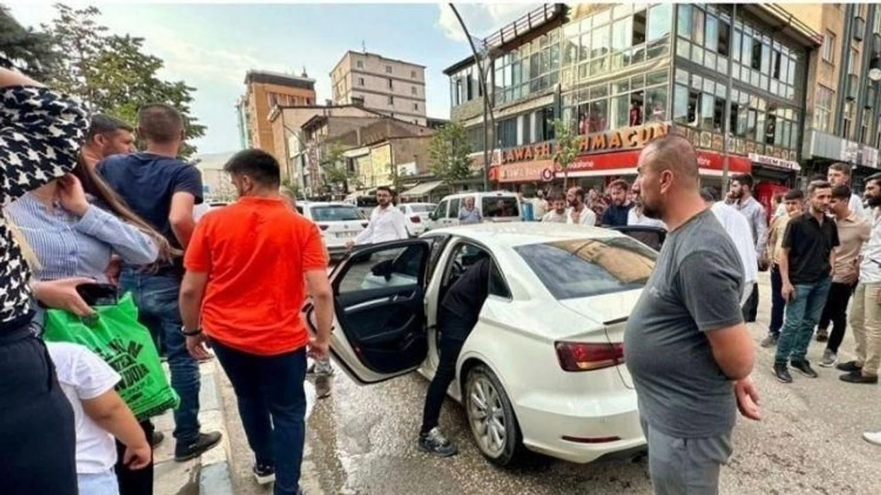 Yoldan Geçen Doktor Heimlich Manevrasıyla 1 Yaşındaki Bebeğin Hayatını Kurtardı Yoldan Geçen Doktor Heimlich Manevrasıyla 1 Yaşındaki Bebeğin Hayatını Kurtardı