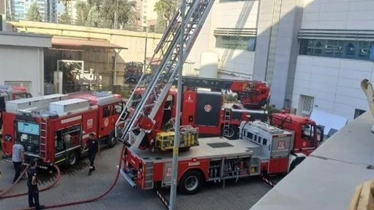 İzmir Torbalı Devlet Hastanesi’nde Korkutan Yangın: Hastalar Tahliye Edildi İzmir Torbalı Devlet Hastanesi’nde Korkutan Yangın: Hastalar Tahliye Edildi