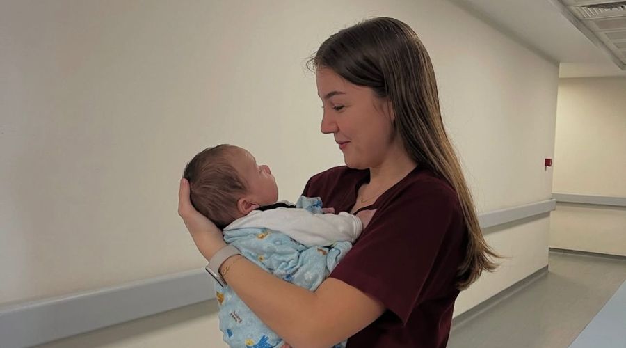 Pediatri Asistanının “Bu 15 Saniye Benim Tüm Gecemdi” Paylaşımı Rekor Kırdı pediatri asistani999