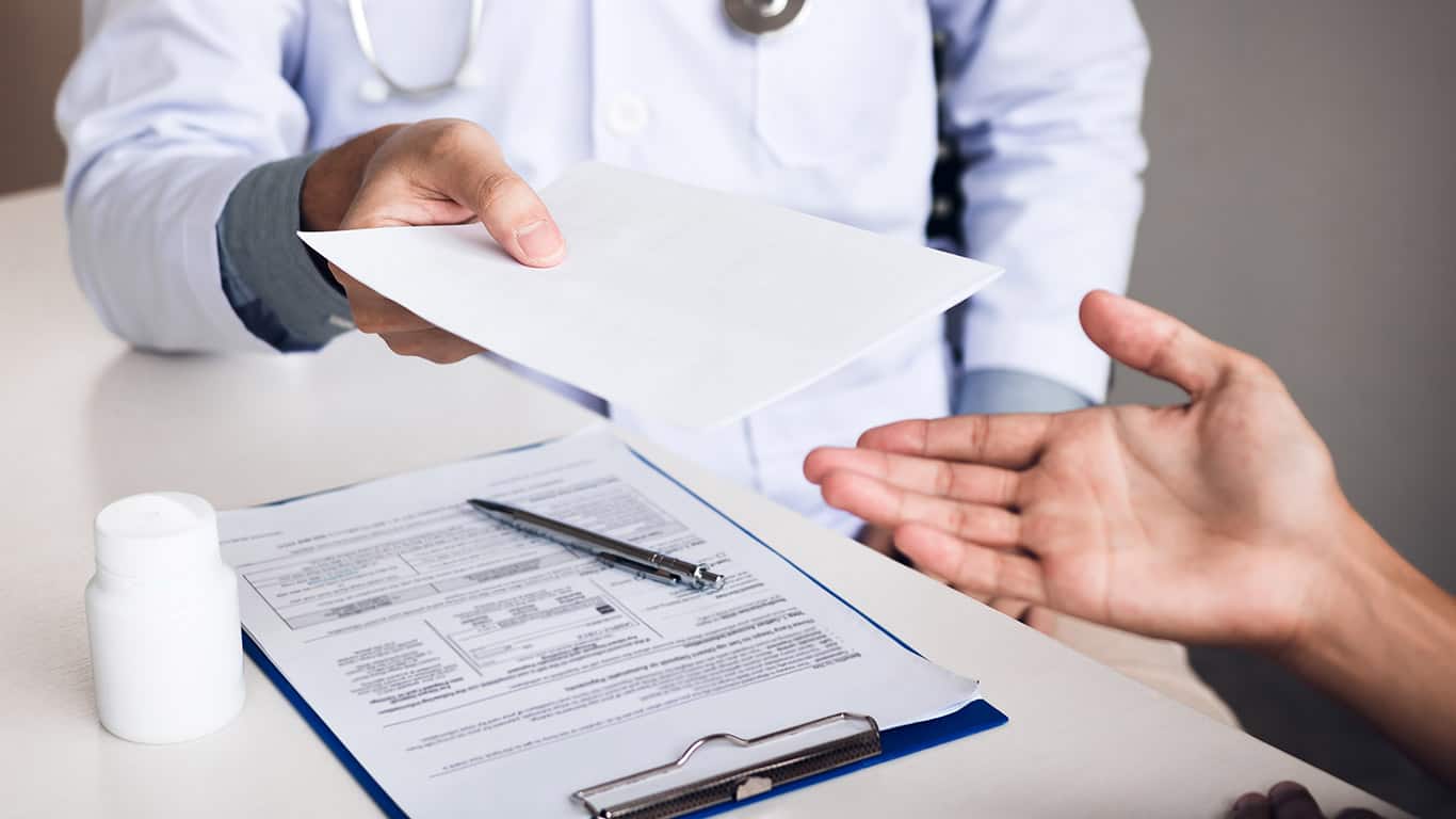 Sağlık Raporu Almaya Gitti, 7 Yıldır 'Ölü' Göründüğünü Öğrendi Sağlık Raporu Almaya Gitti, 7 Yıldır 'Ölü' Göründüğünü Öğrendi