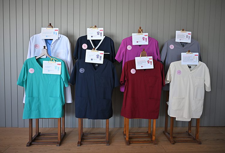 Sağlık Bakanlığı, sağlık çalışanlarının kıyafetlerinde kurumsal bütünlüğü sağlamak amacıyla kapsamlı