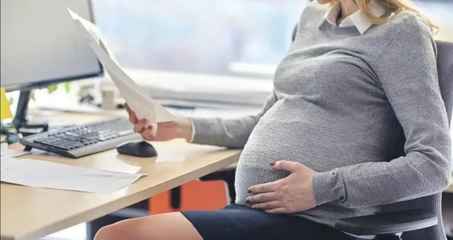 Azalan doğum oranlarını artırmayı hedefleyen hükümet, kadın memurların doğum iznini